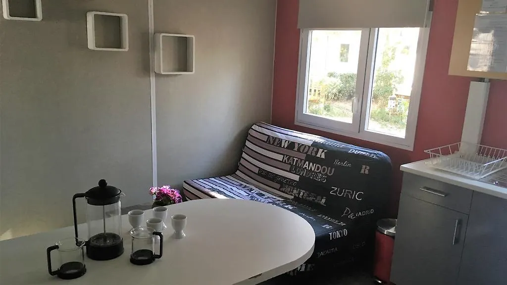 Rent Paradise Гримо 0*,